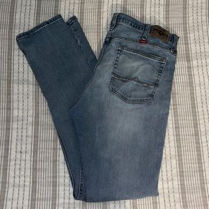 Wrangler Regular Tapered Jeans